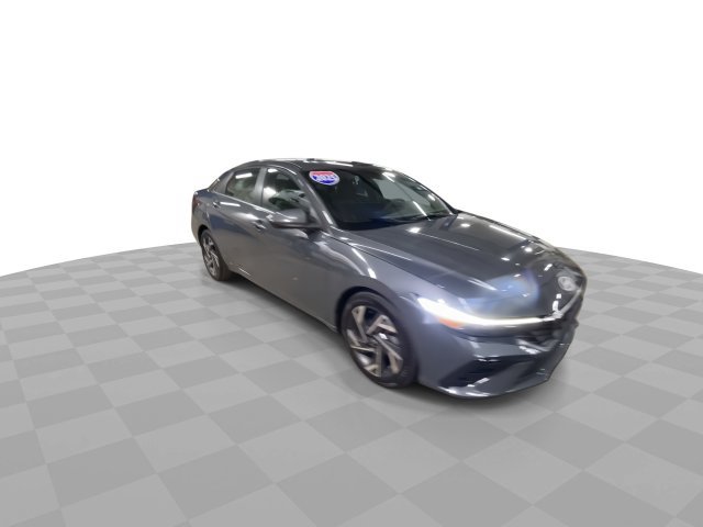 Used 2025 Hyundai Elantra SEL FWD image 4