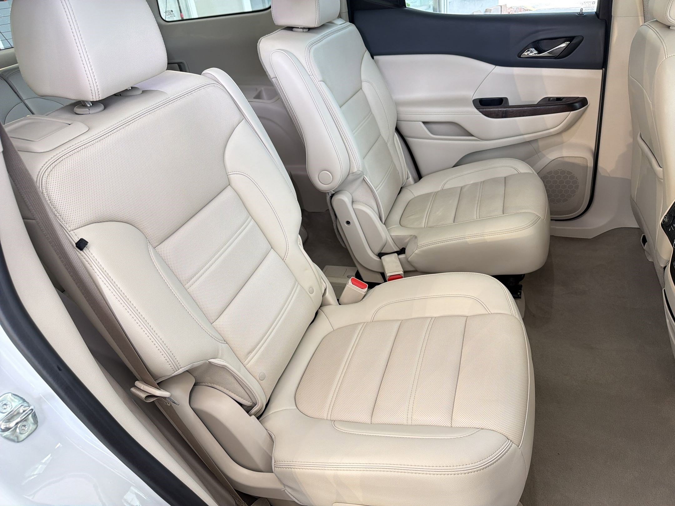 Used 2022 GMC Acadia Denali w/ Denali Ultimate Package image 30