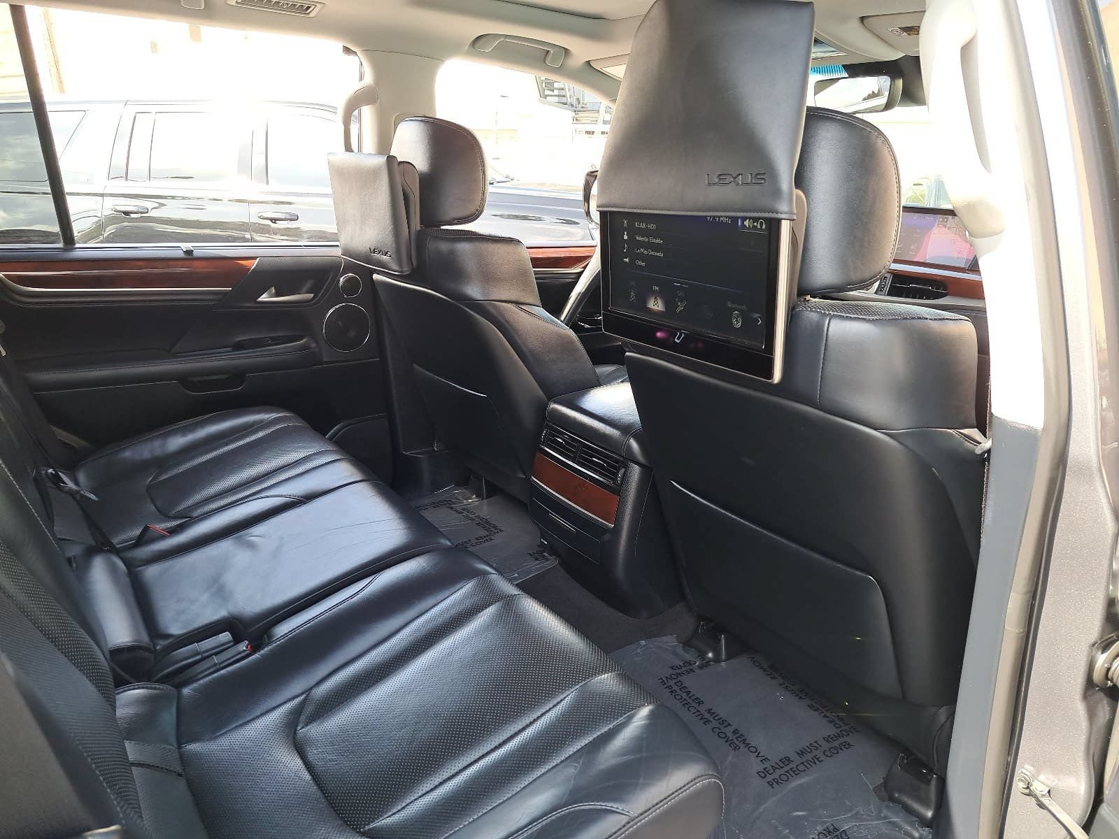 Used 2019 Lexus LX 570 4WD w/ Luxury Package image 11