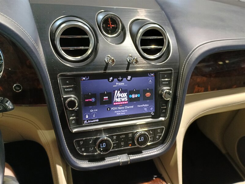 Used 2017 Bentley Bentayga image 21