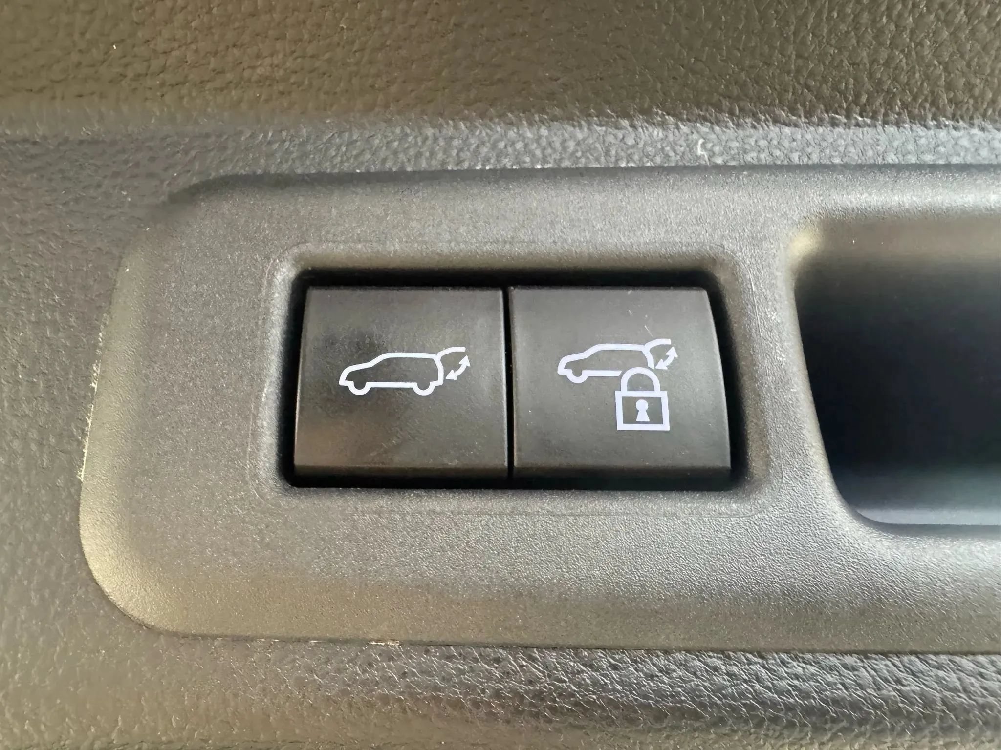 Used 2023 Toyota Sequoia Capstone AWD/4WD image 30