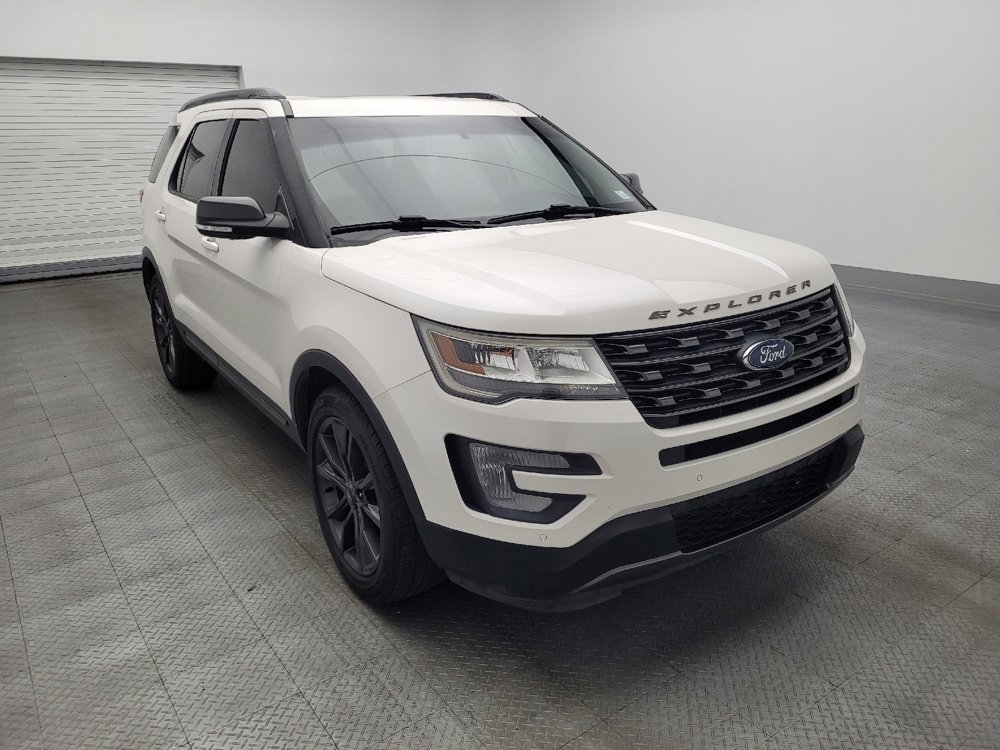 Used 2017 Ford Explorer XLT w/ Equipment Group 202A image 13