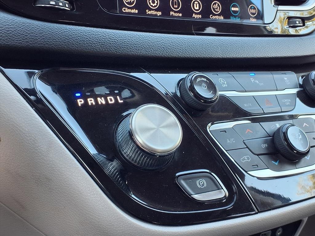 Used 2020 Chrysler Pacifica Touring-L Plus image 14