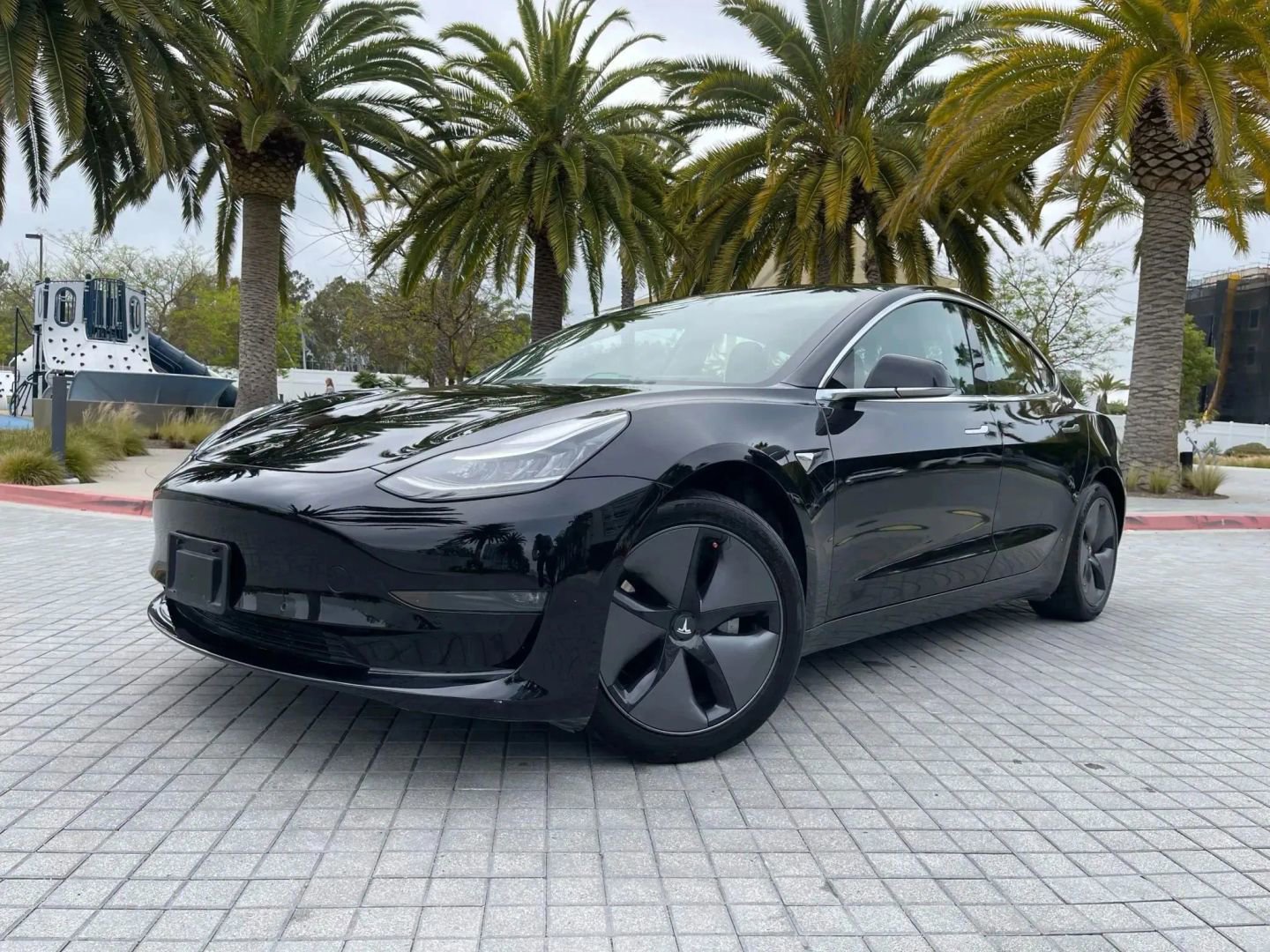 Used 2019 Tesla Model 3 Standard Range Plus image 2