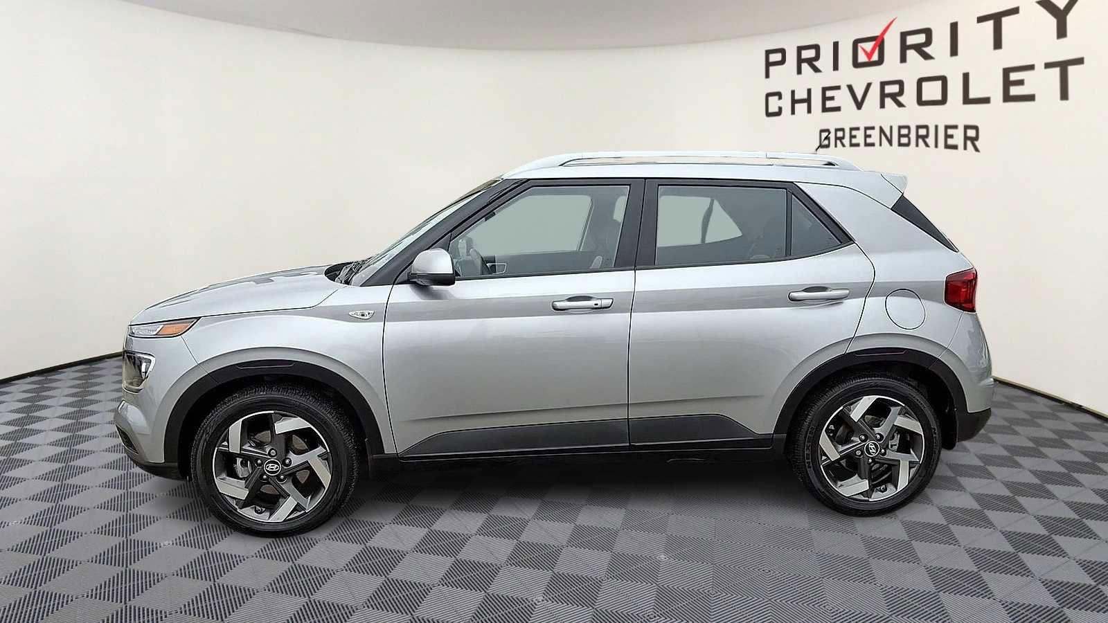 Used 2025 Hyundai Venue SEL image 5