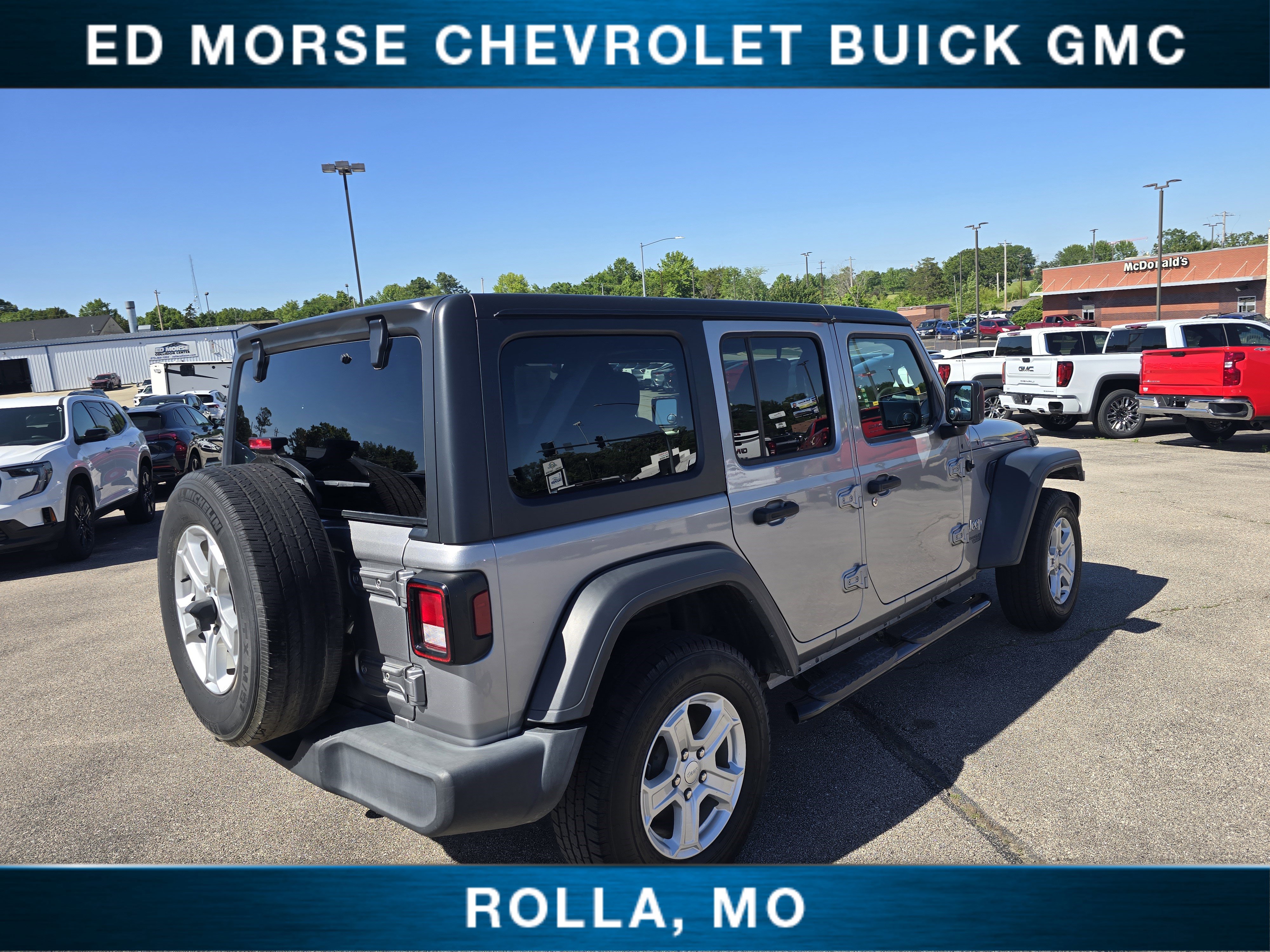 Used 2018 Jeep Wrangler Unlimited Sport S AWD/4WD image 3