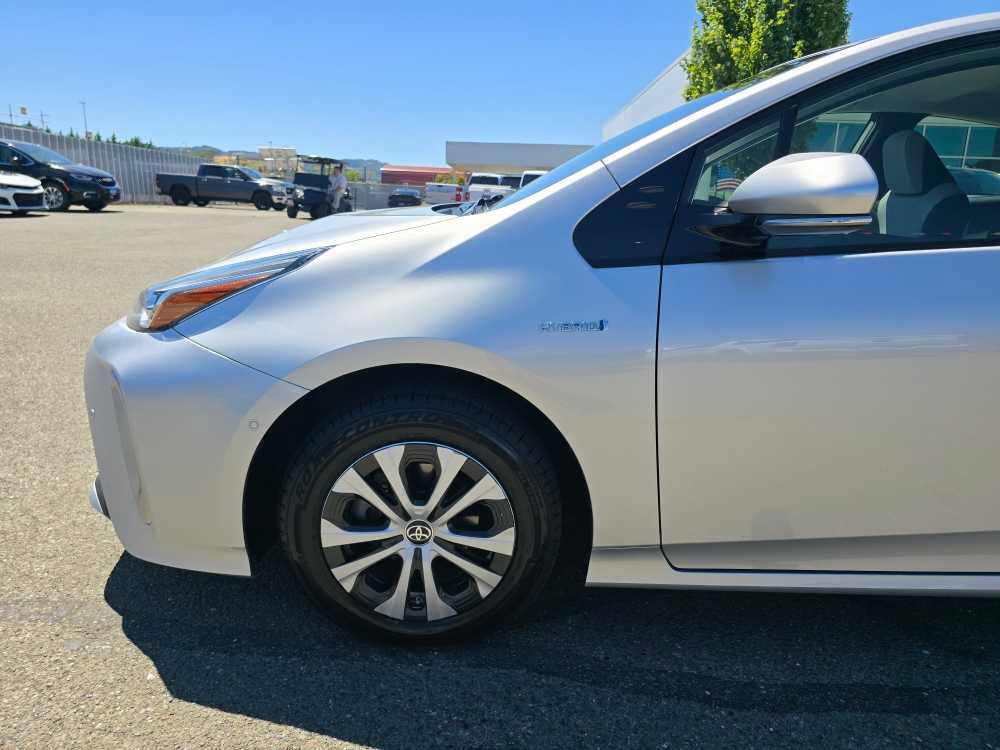 Used 2020 Toyota Prius LE AWD/4WD image 18