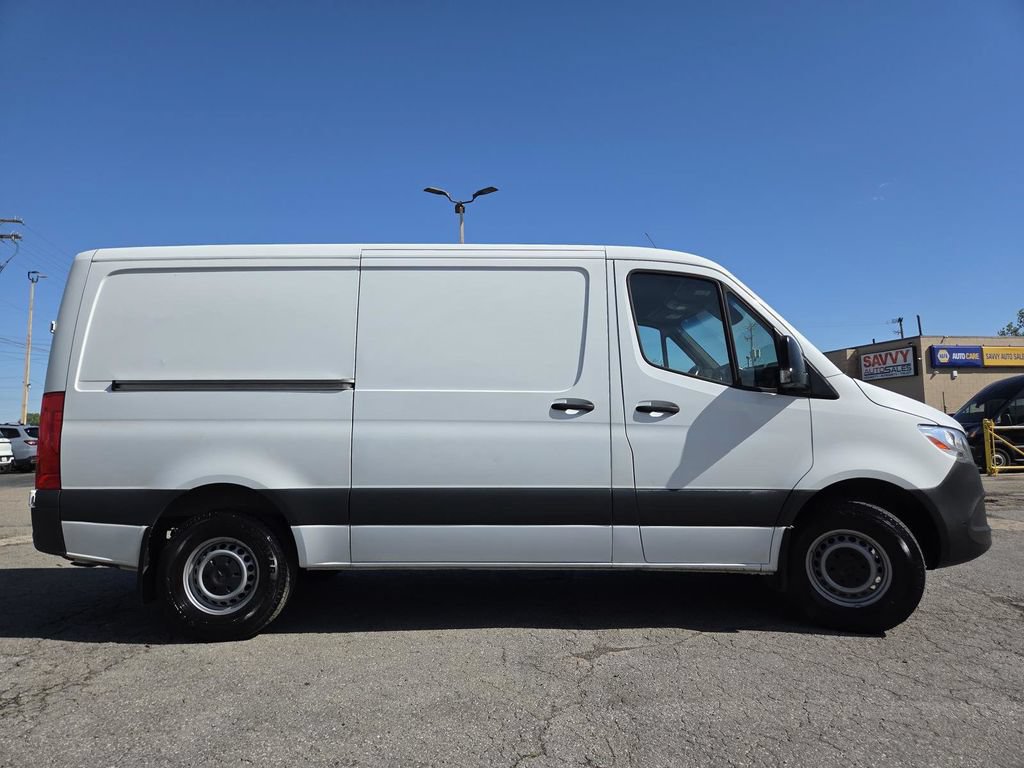 Used 2022 Mercedes-Benz Sprinter 1500 image 11