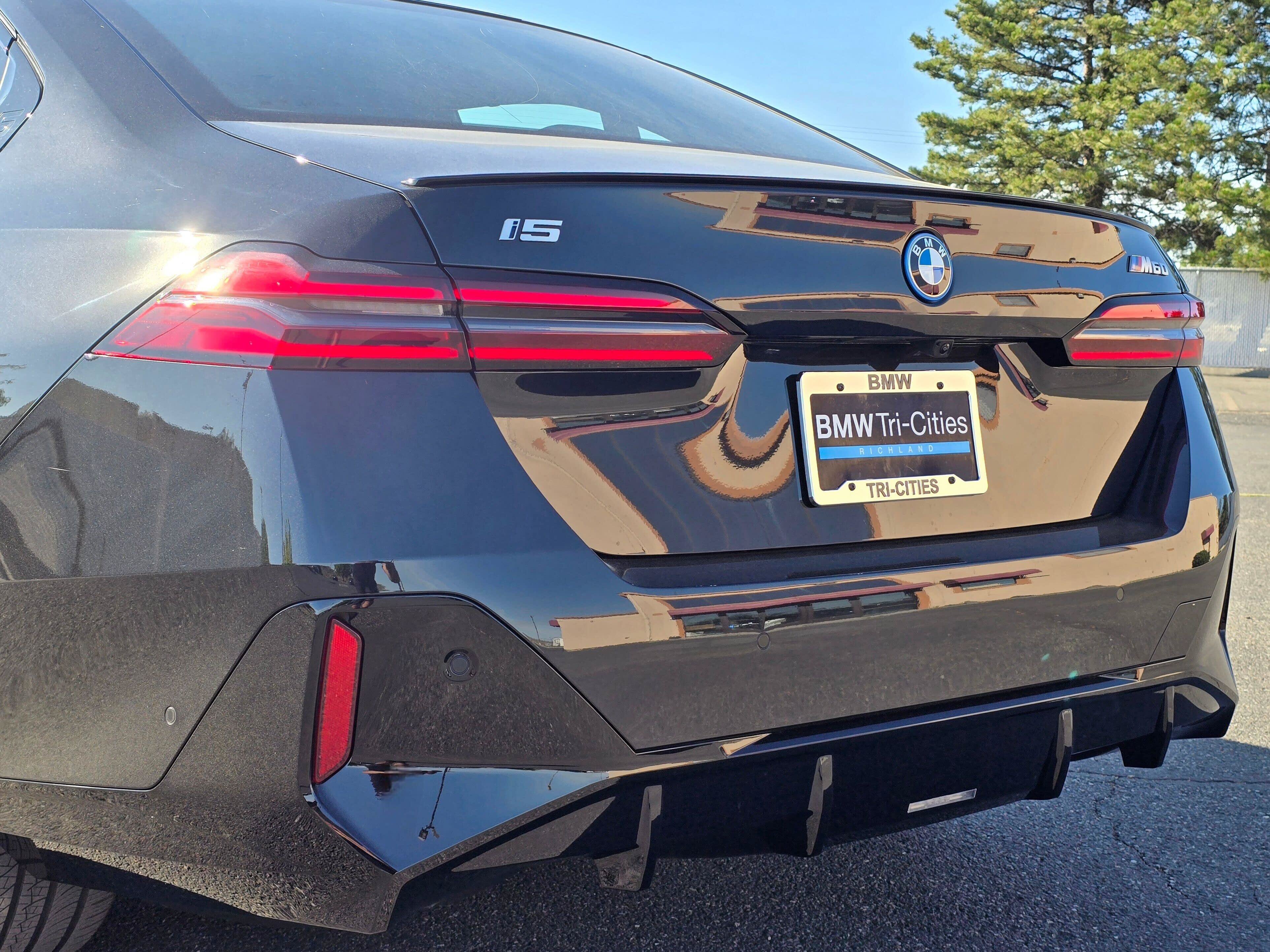 New 2026 BMW i5 M60 w/ Executive Package AWD/4WD image 7