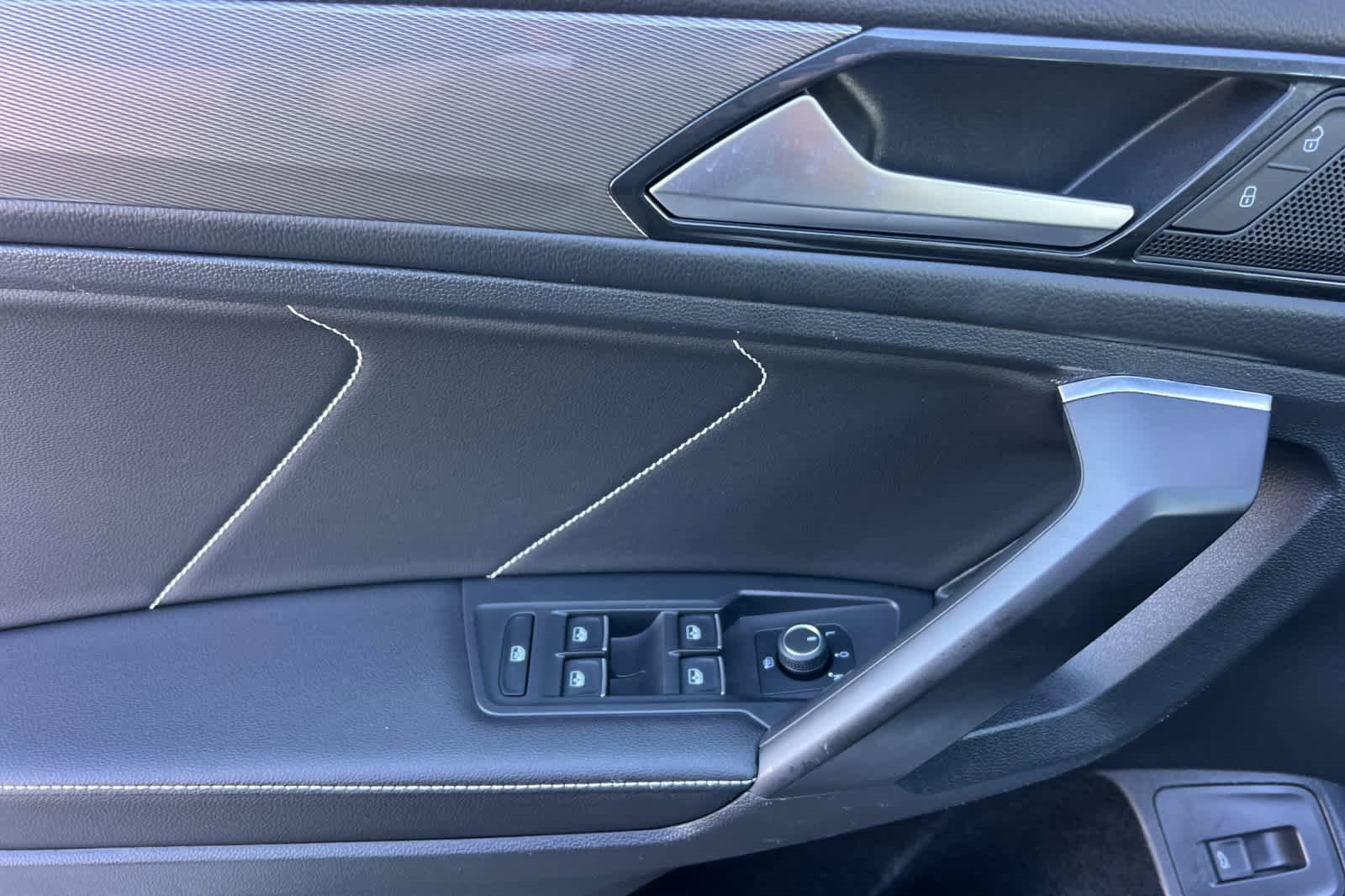 Used 2022 Volkswagen Tiguan SE image 13