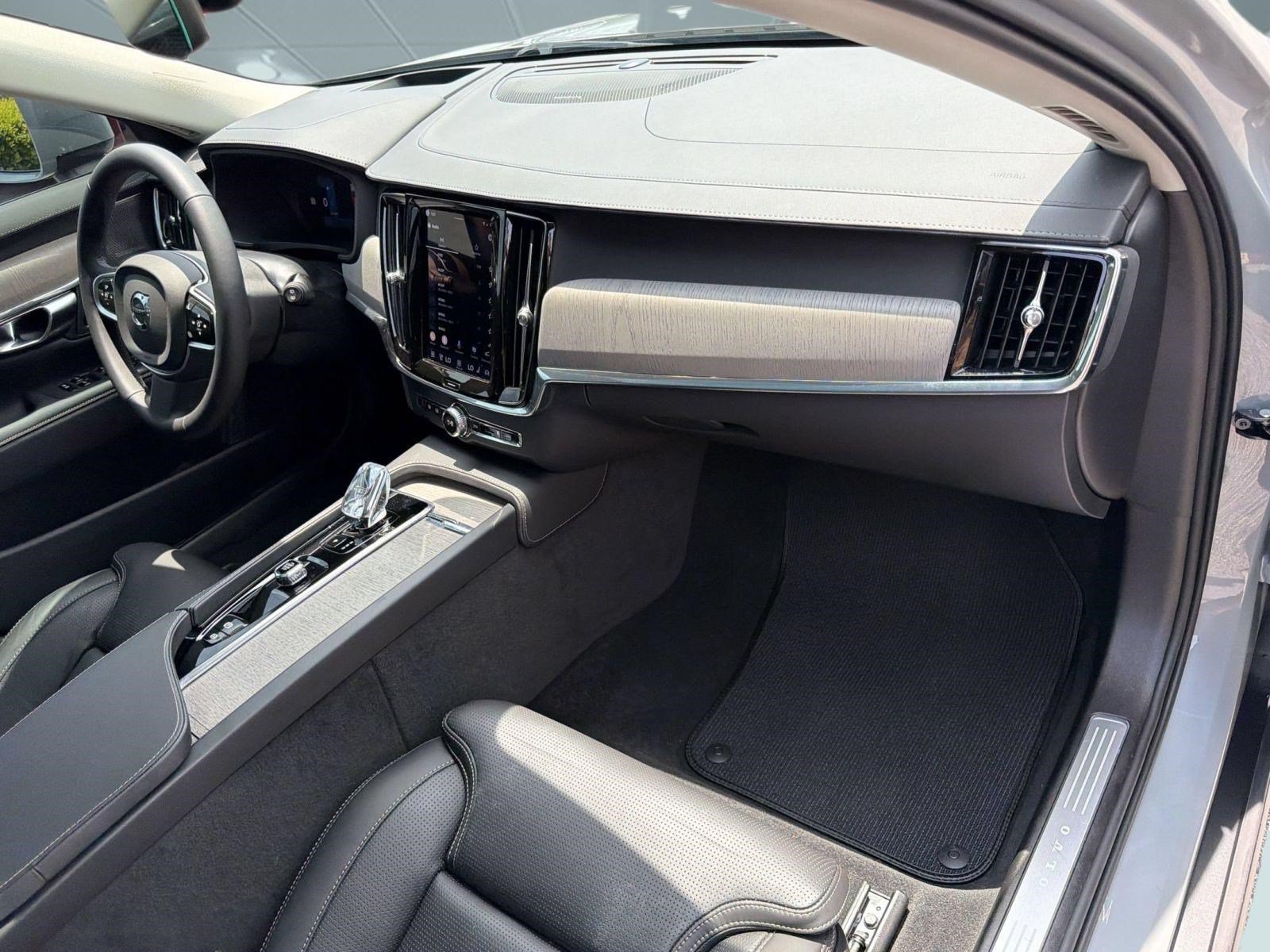 Certified 2025 Volvo V90 B6 Cross Country Ultra AWD/4WD image 31