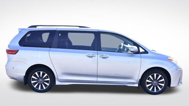 Used 2020 Toyota Sienna XLE w/ XLE Navigation Package image 6
