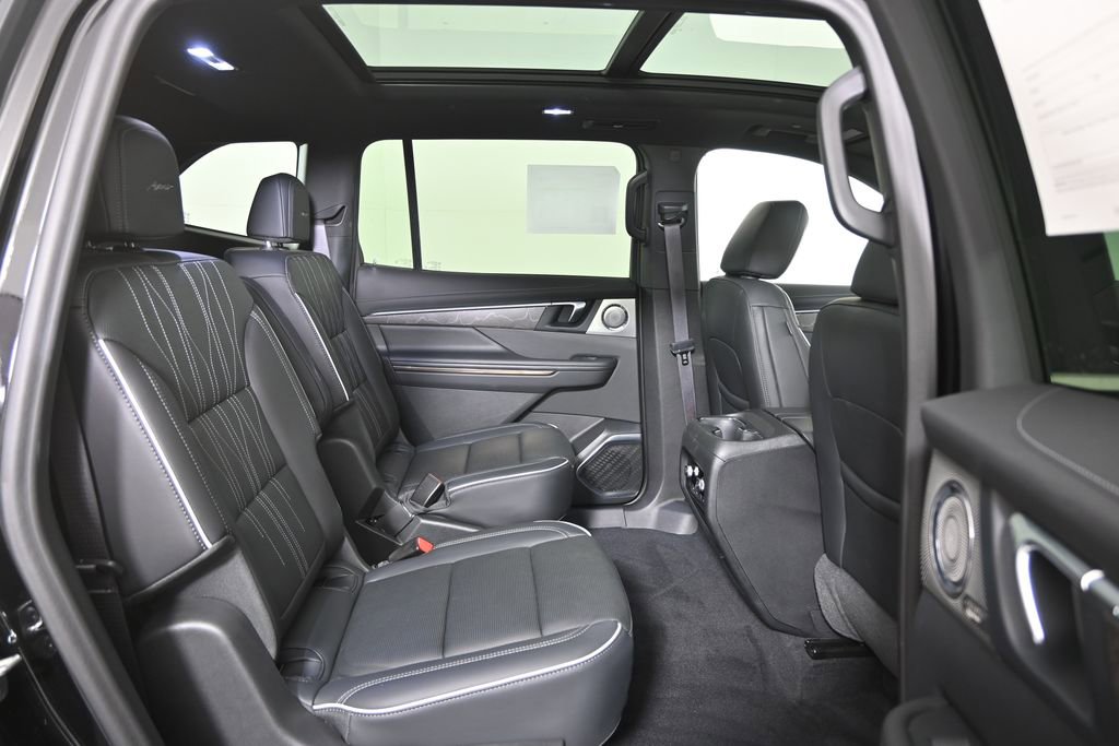 Used 2025 Buick Enclave Avenir image 15