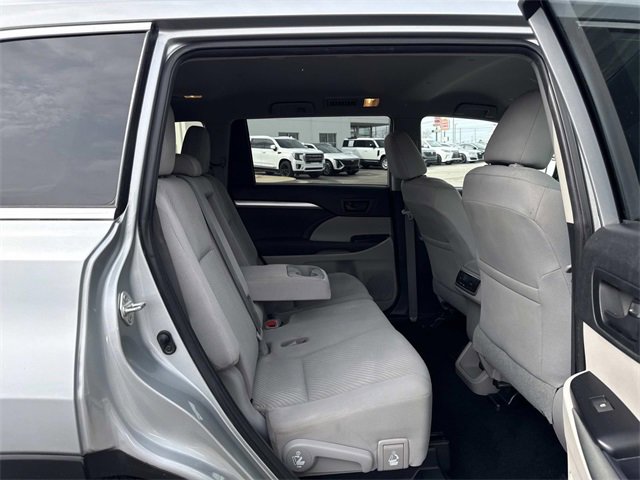 Used 2019 Toyota Highlander LE image 17