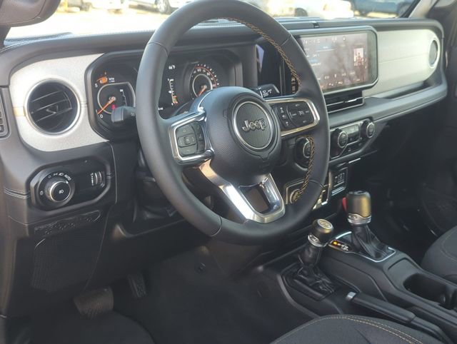 Used 2025 Jeep Wrangler Sahara image 12