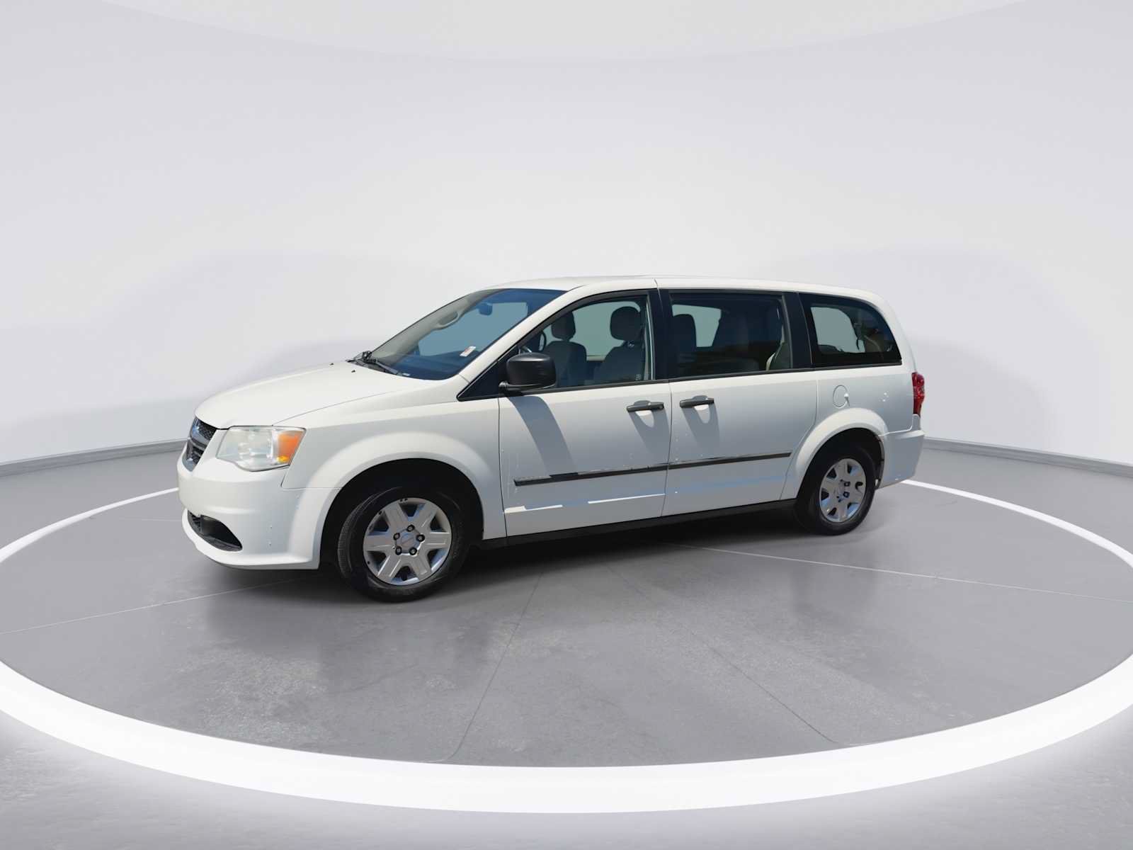 Used 2013 Dodge Grand Caravan American Value Package w/ UConnect Hands-Free Group FWD image 4