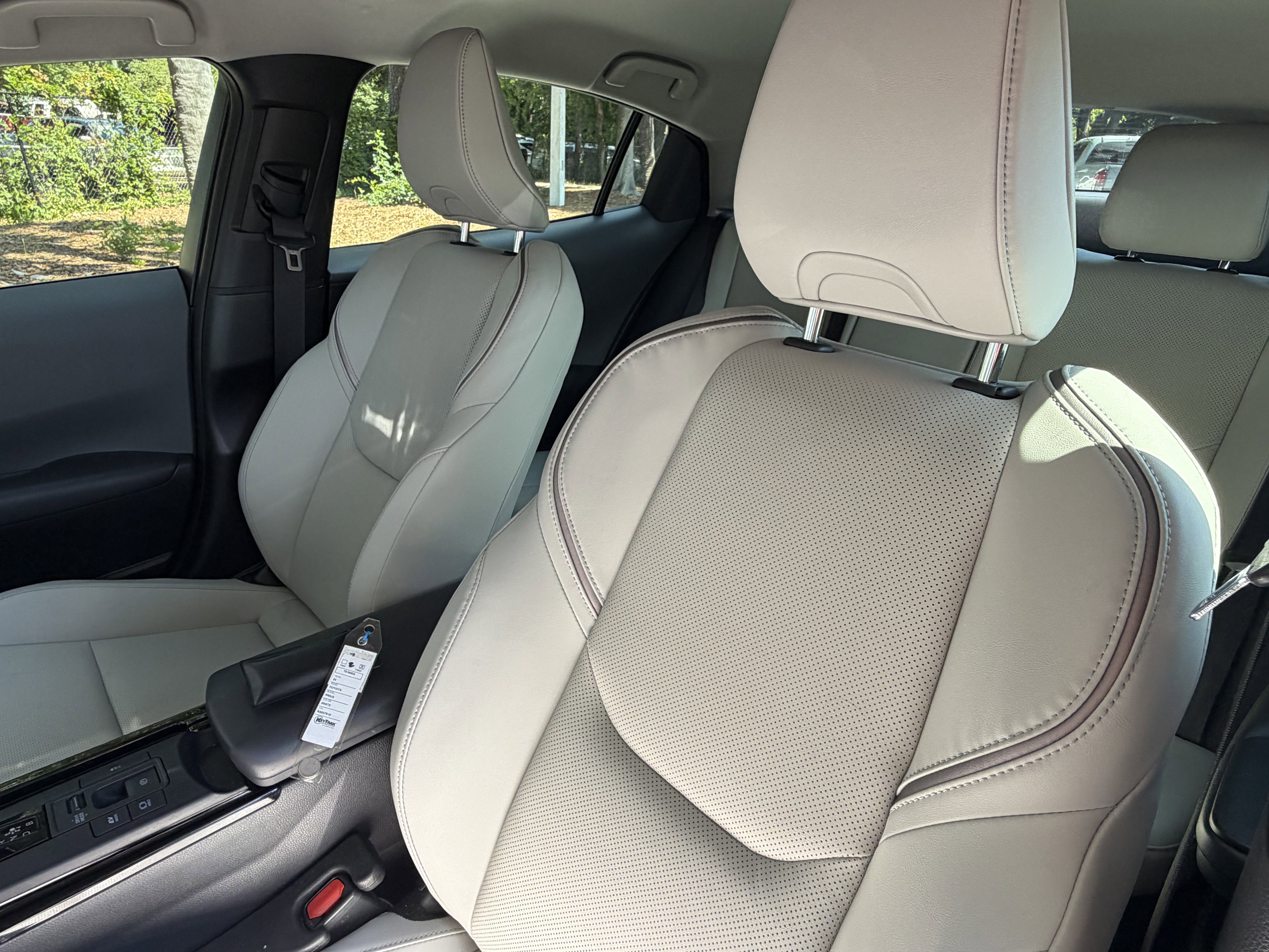 Used 2024 Toyota Prius XLE FWD image 18