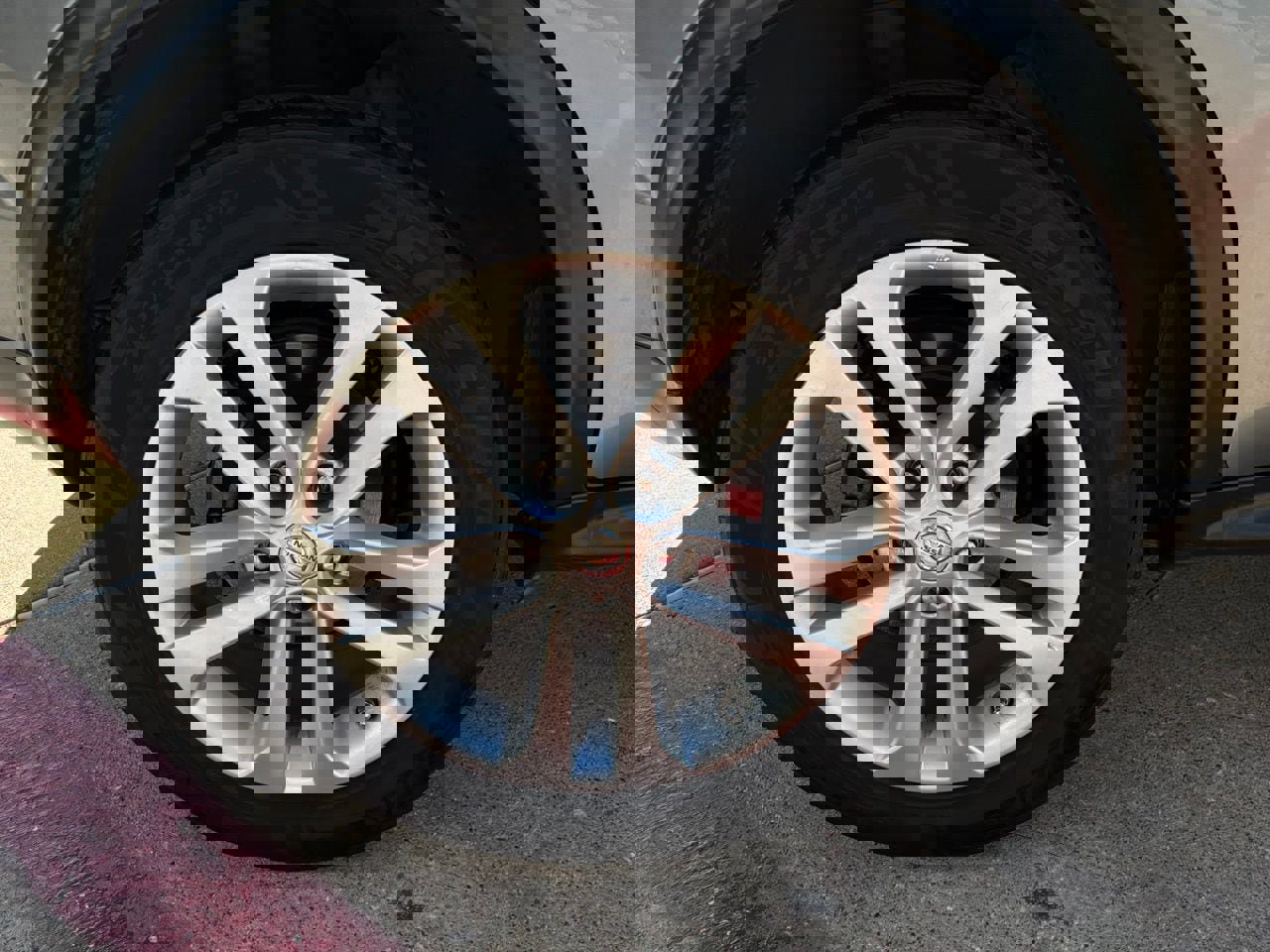 Used 2014 Nissan Juke SV image 9