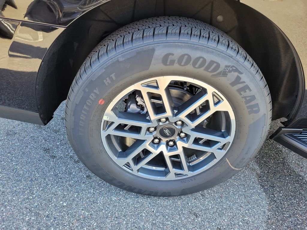 New 2026 Ford Expedition Active image 6