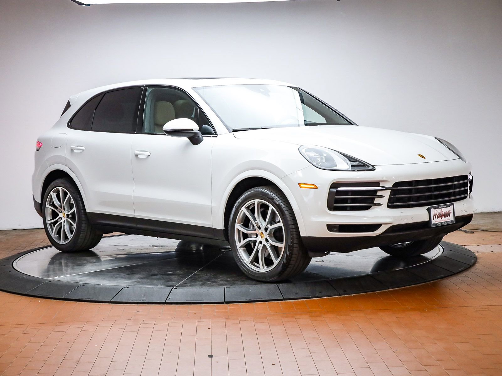 Certified 2022 Porsche Cayenne Platinum Edition image 14