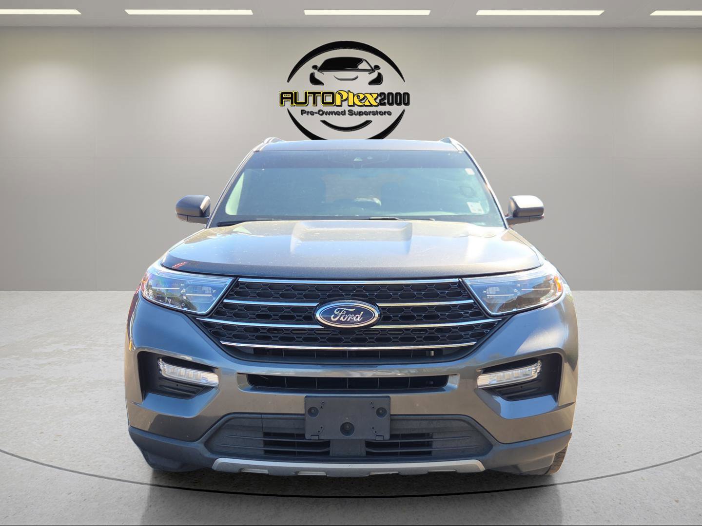 Used 2020 Ford Explorer XLT w/ Equipment Group 202A image 2