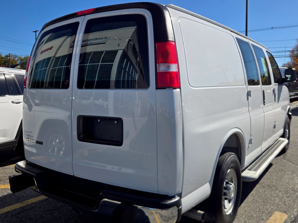 Used 2025 Chevrolet Express 2500 w/ Driver Convenience Package RWD image 8