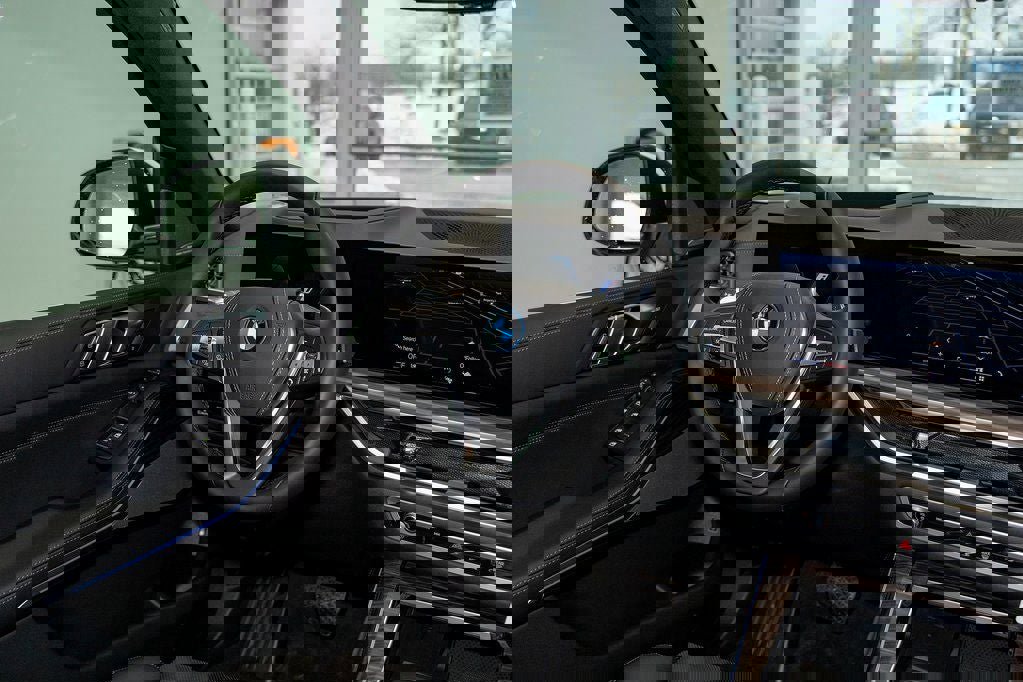 New 2026 BMW X5 xDrive50e w/ Premium Package image 39