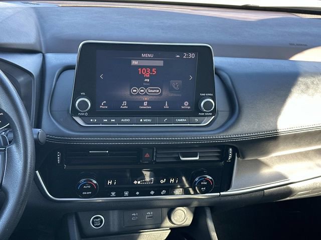 Used 2023 Nissan Rogue SV image 16