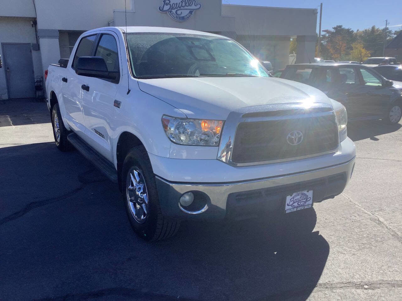 Used 2013 Toyota Tundra Grade 4x4 4dr CrewMax Cab Pick image 6