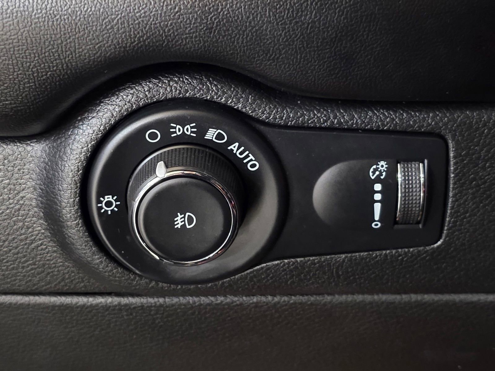 Used 2023 Dodge Durango GT image 35