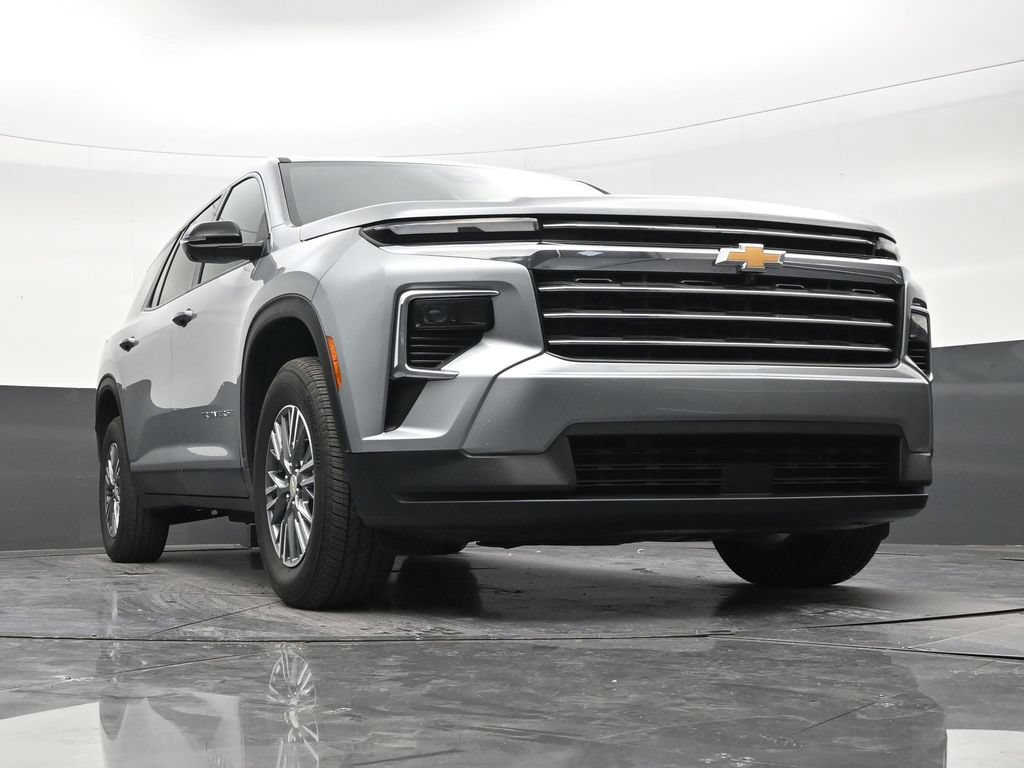 Used 2024 Chevrolet Traverse LS FWD image 24