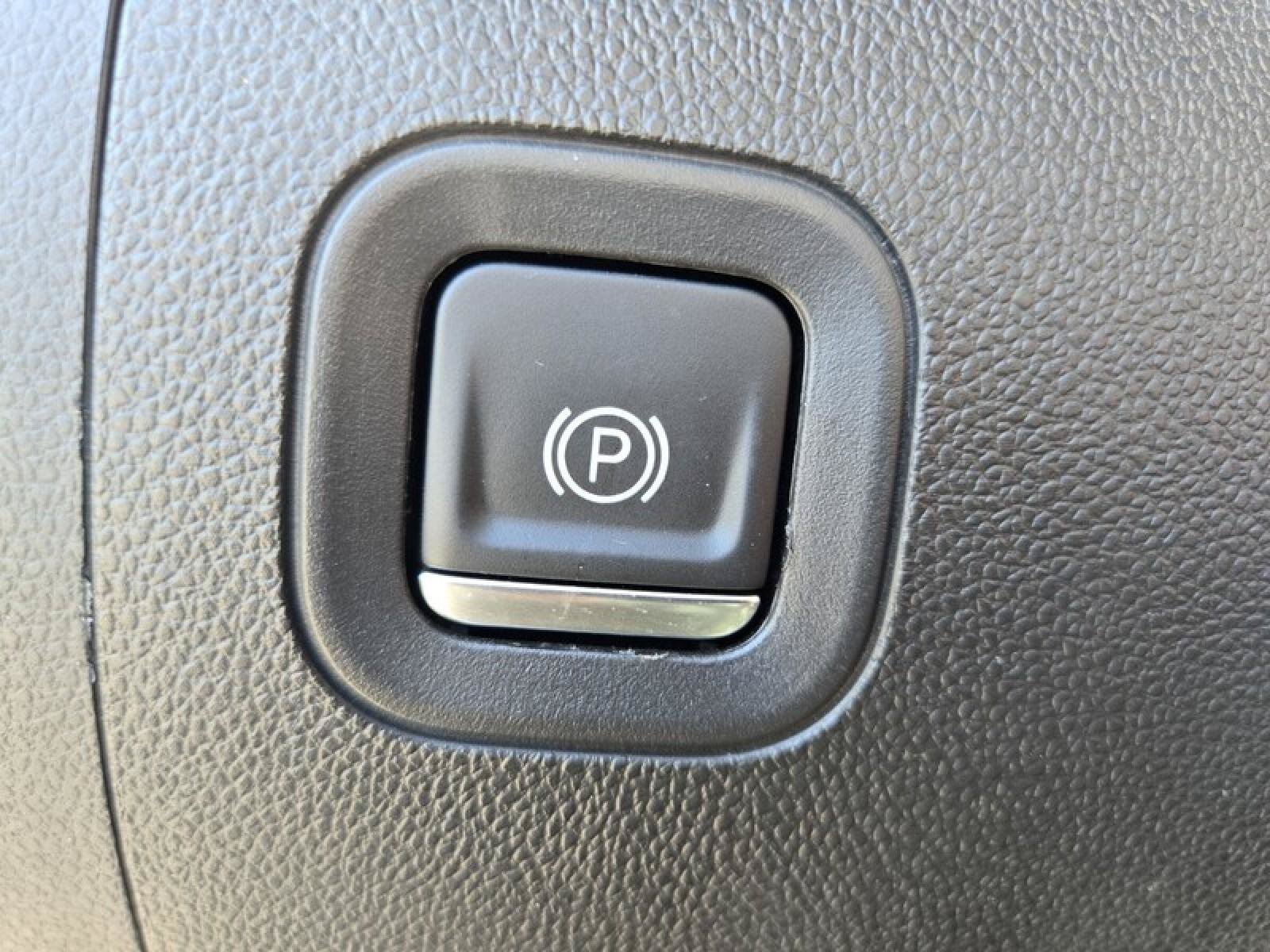 Used 2022 GMC Sierra 1500 SLT RWD image 13