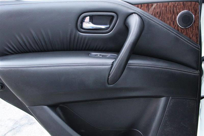 Used 2018 Nissan Armada Platinum w/ Interior Lighting Package image 27