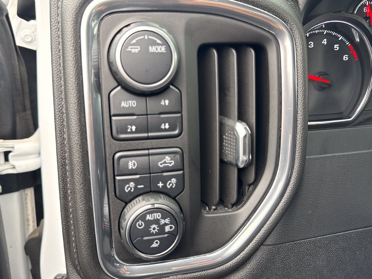 Used 2021 Chevrolet Silverado 1500 LT Trail Boss w/ Convenience Package II AWD/4WD image 18