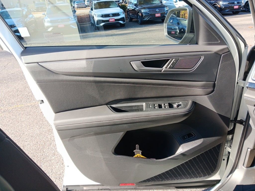 New 2025 Volkswagen Atlas Cross Sport SEL R-Line image 10