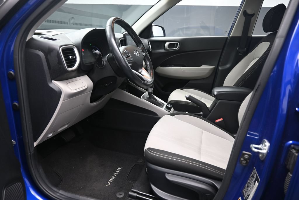 Used 2024 Hyundai Venue SEL FWD image 17