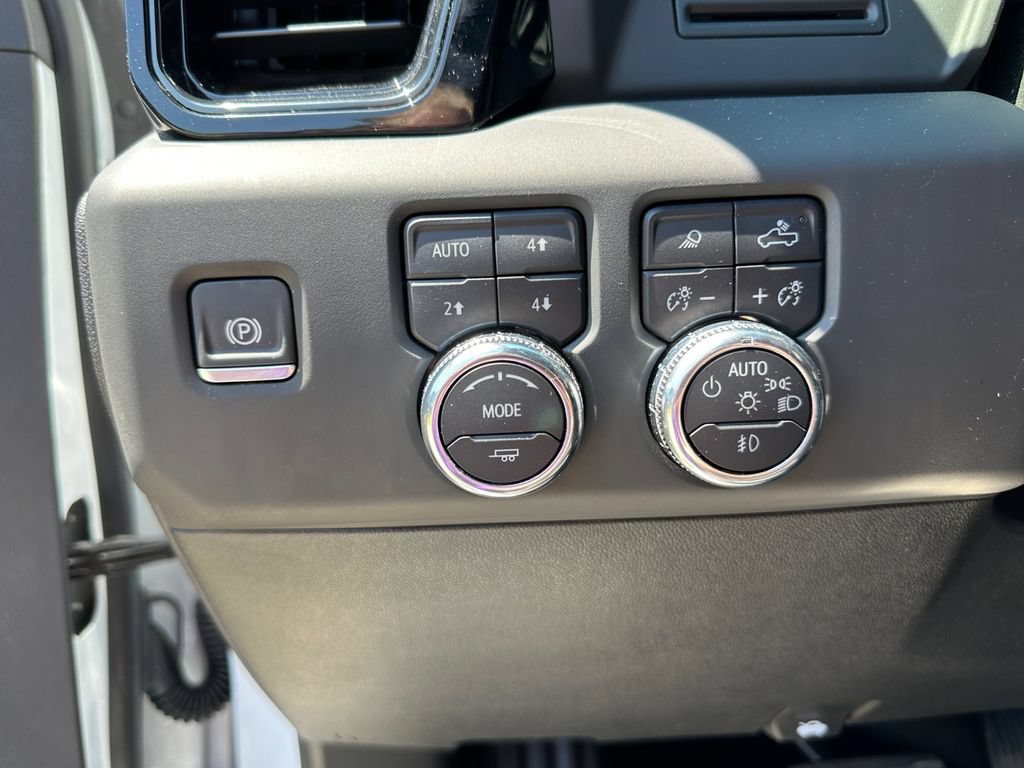 Used 2025 GMC Sierra 2500 AT4 AWD/4WD image 17
