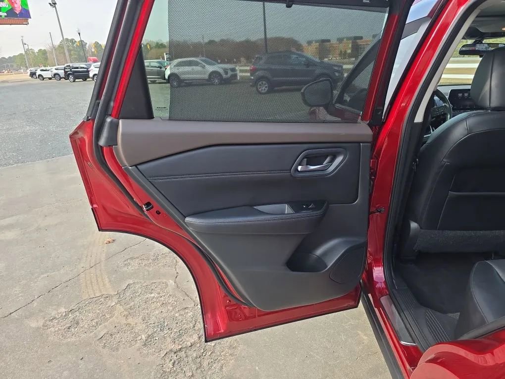 Used 2022 Nissan Rogue SV w/ SV Premium Package image 42