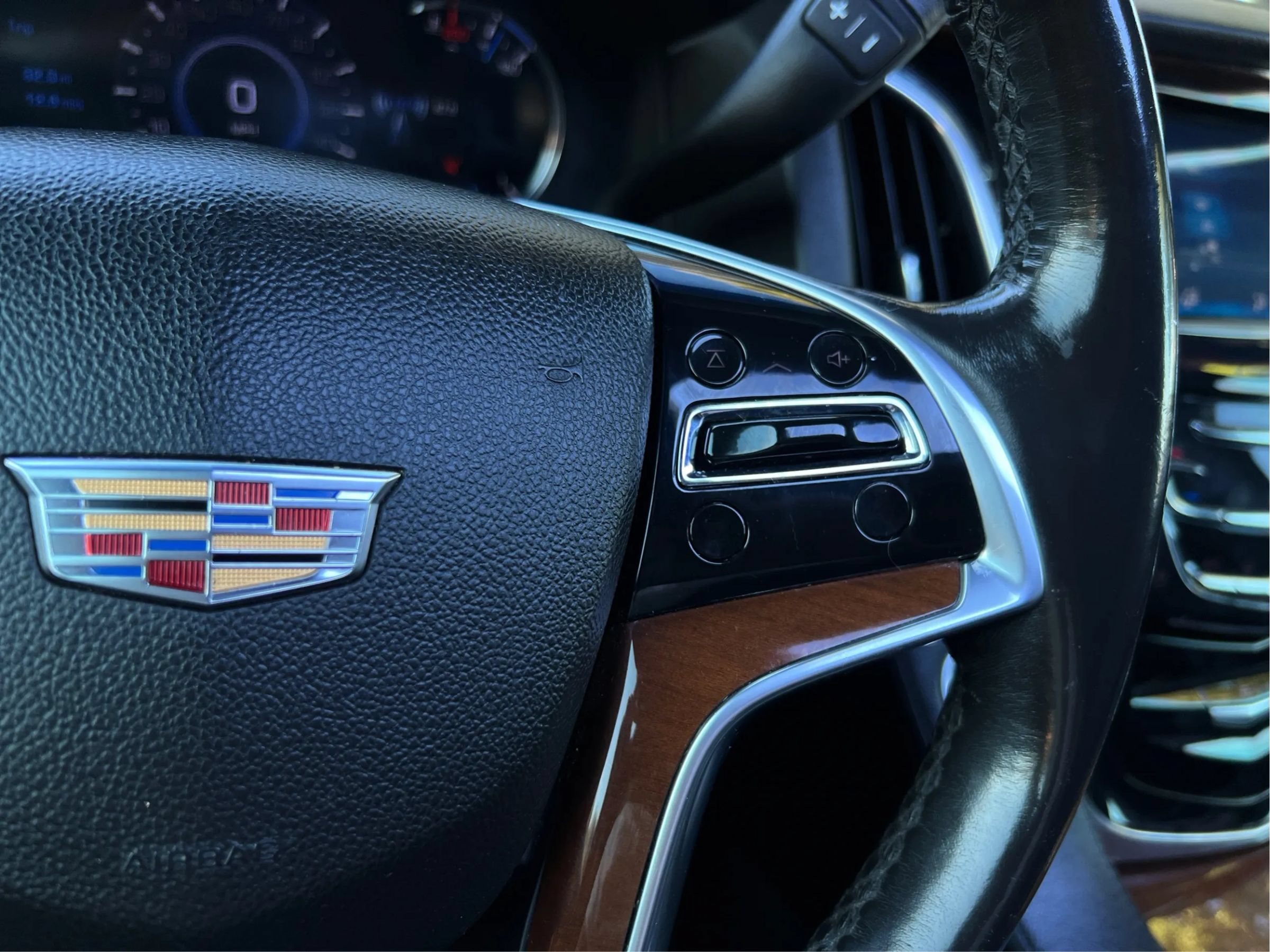 Used 2018 Cadillac Escalade Luxury AWD/4WD image 30