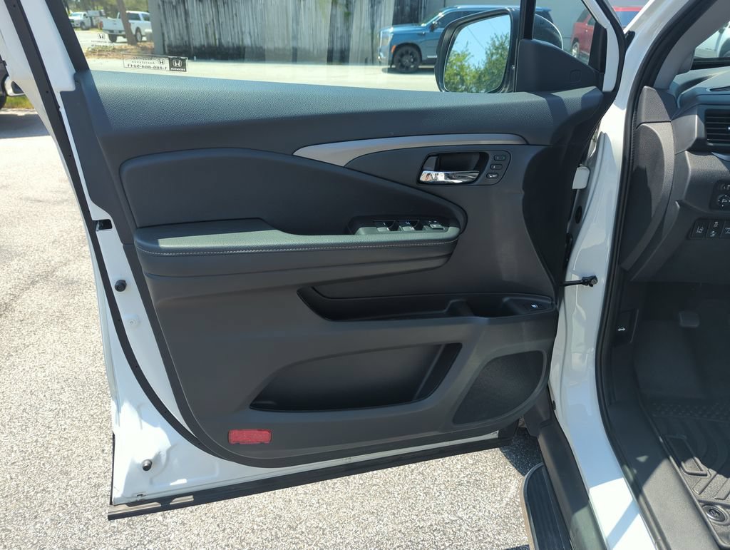 Used 2025 Honda Ridgeline RTL image 17