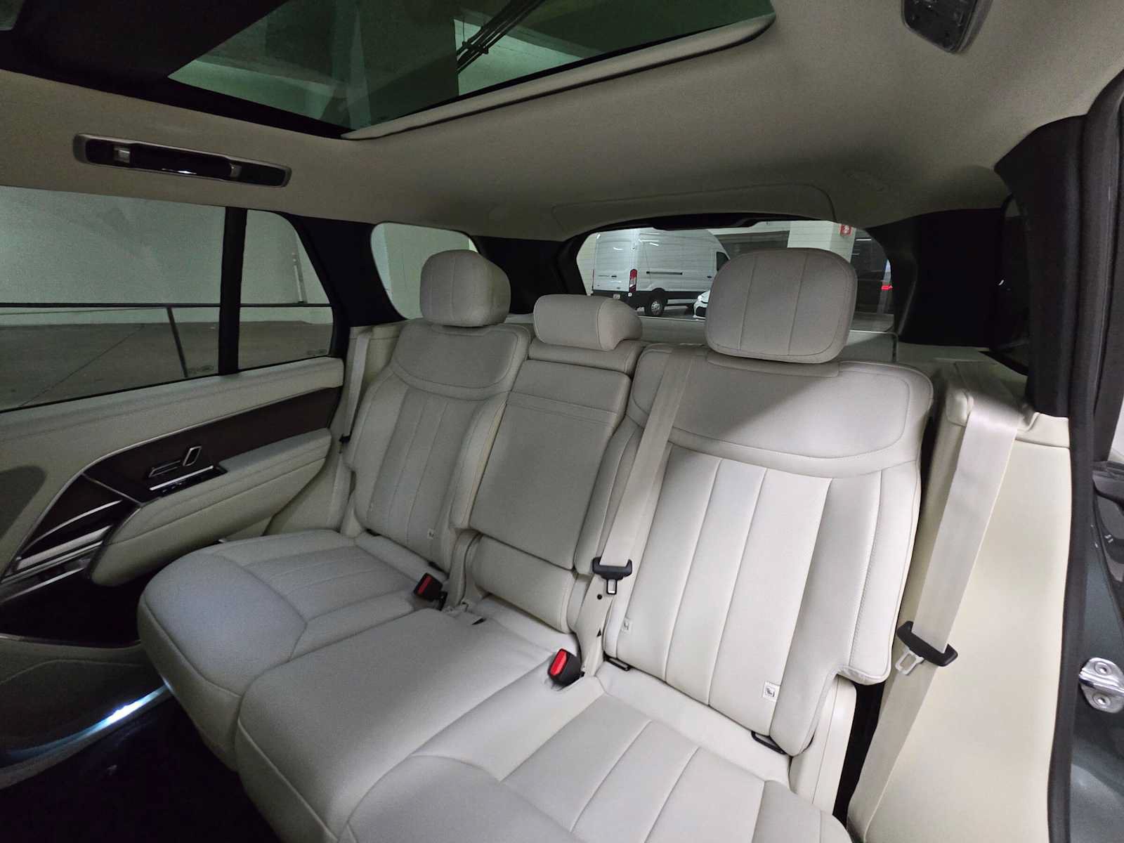 New 2026 Land Rover Range Rover SE AWD/4WD image 18