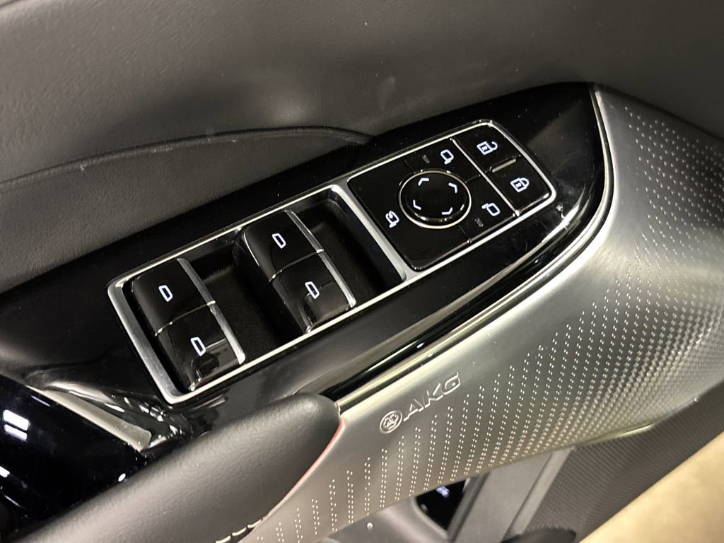 New 2025 Cadillac Lyriq Luxury RWD image 27