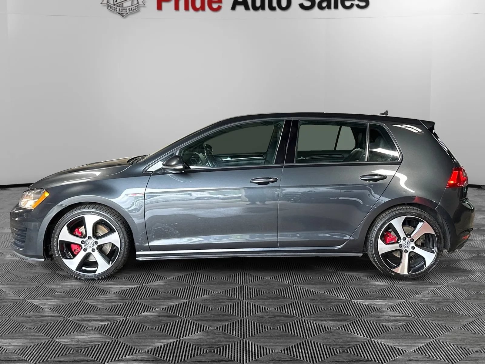 Used 2015 Volkswagen GTI SE FWD image 4