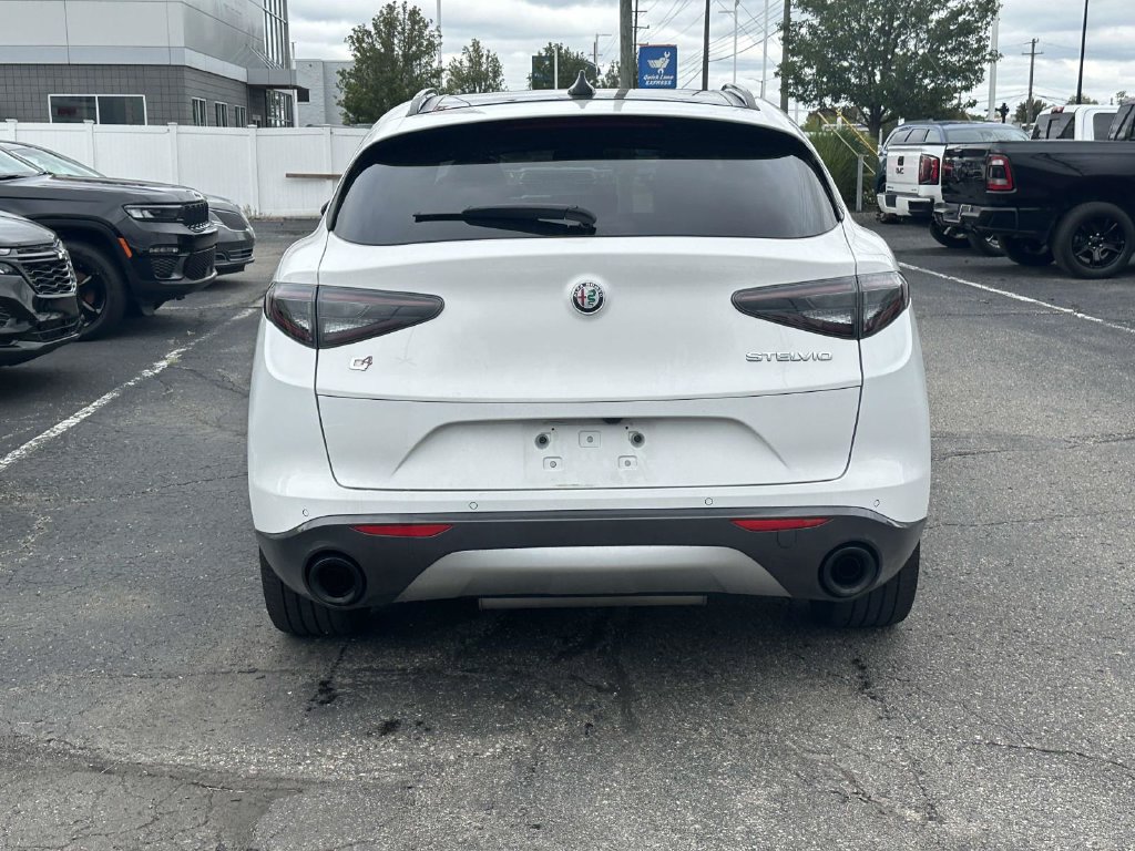 Used 2024 Alfa Romeo Stelvio Ti AWD/4WD image 5