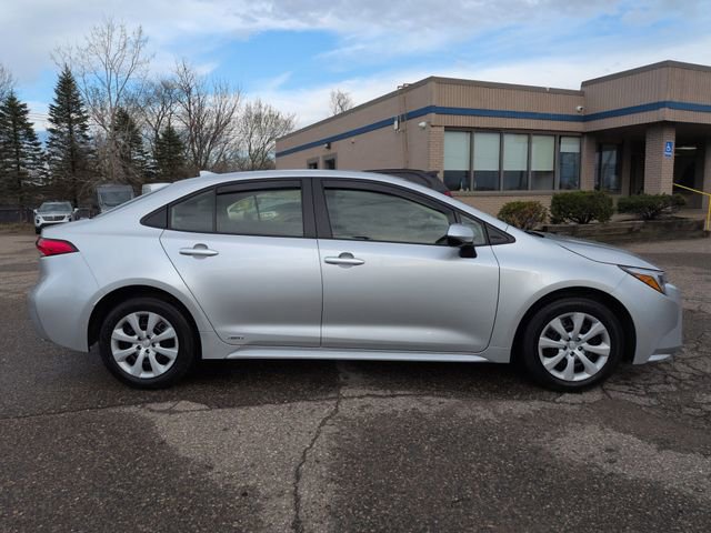 Used 2024 Toyota Corolla LE AWD/4WD image 4