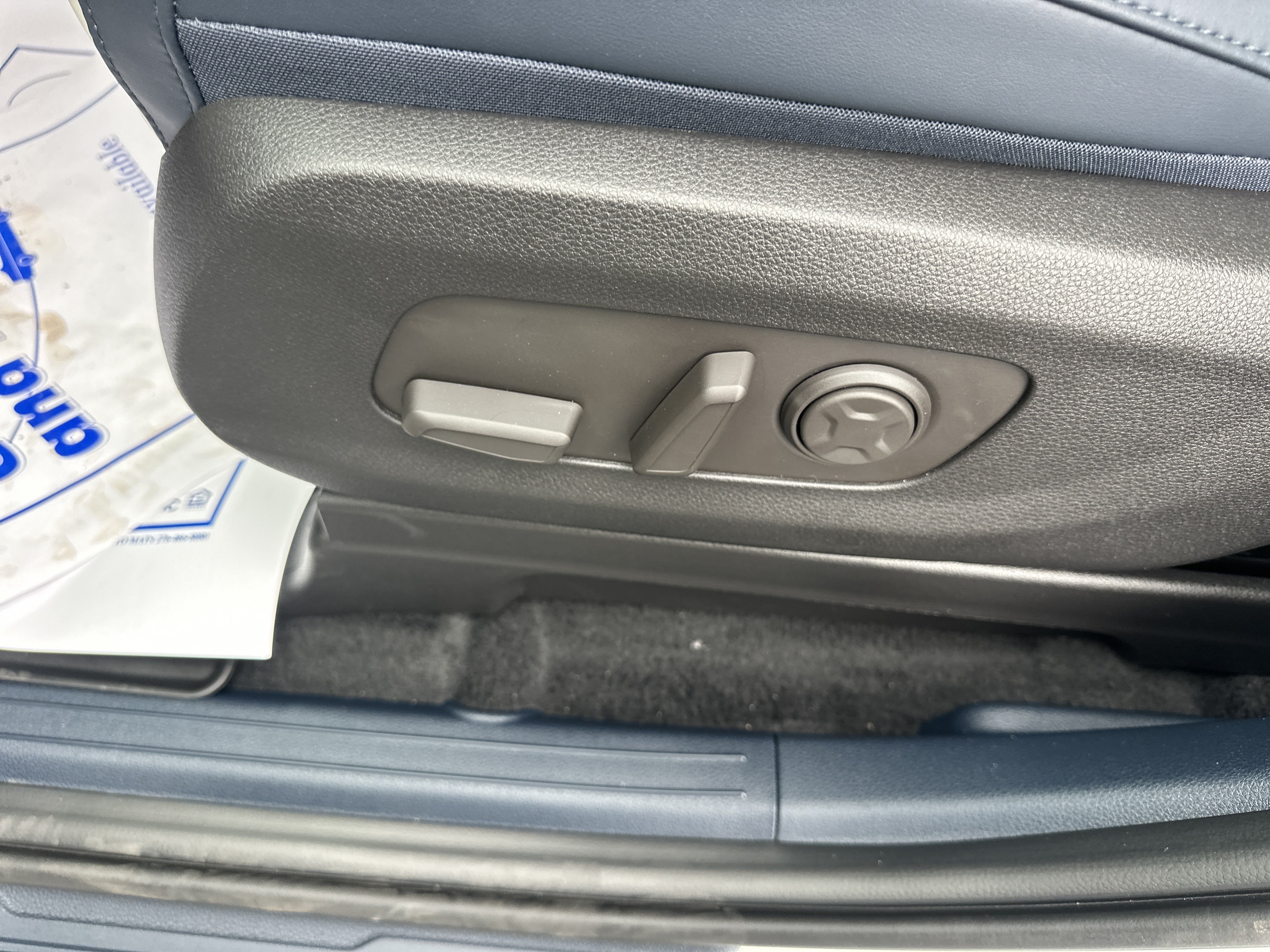 New 2026 Kia Carnival EX FWD image 26