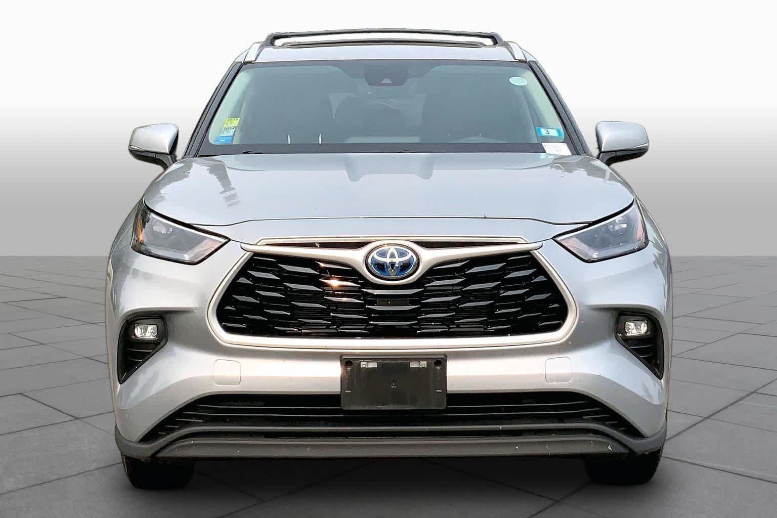 Used 2023 Toyota Highlander XLE AWD/4WD image 4