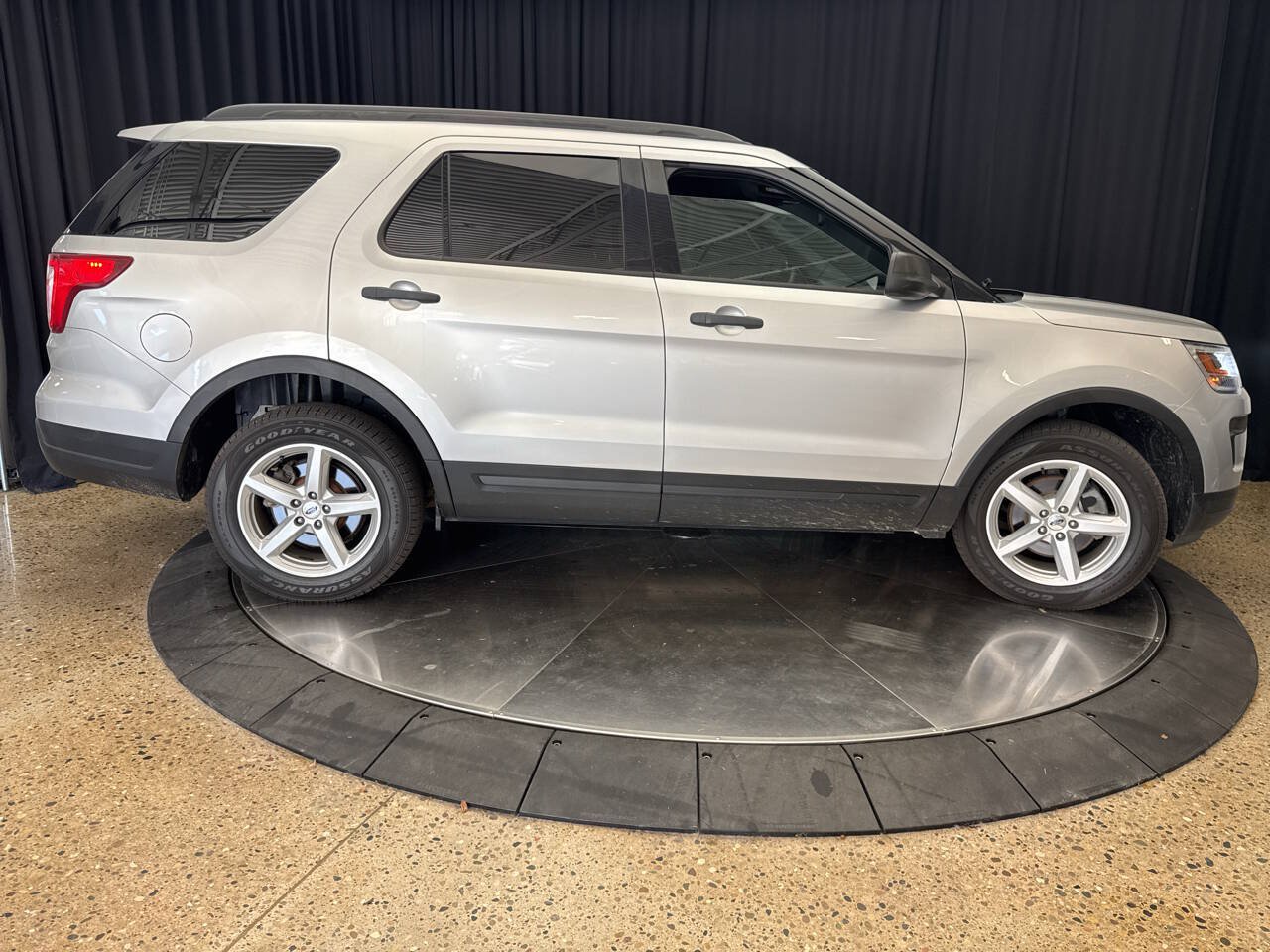 Used 2018 Ford Explorer 4WD image 7
