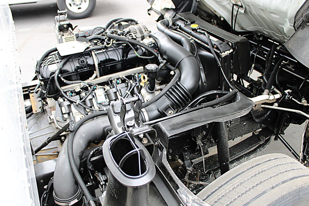 Used 2019 Isuzu NPR image 39