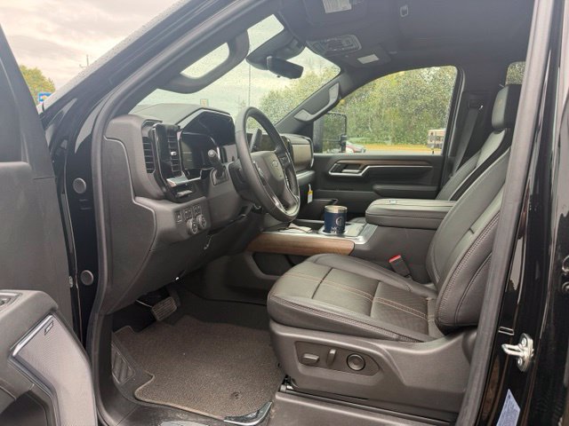 Used 2026 Chevrolet Silverado 3500 High Country w/ High Country Premium Package AWD/4WD image 4